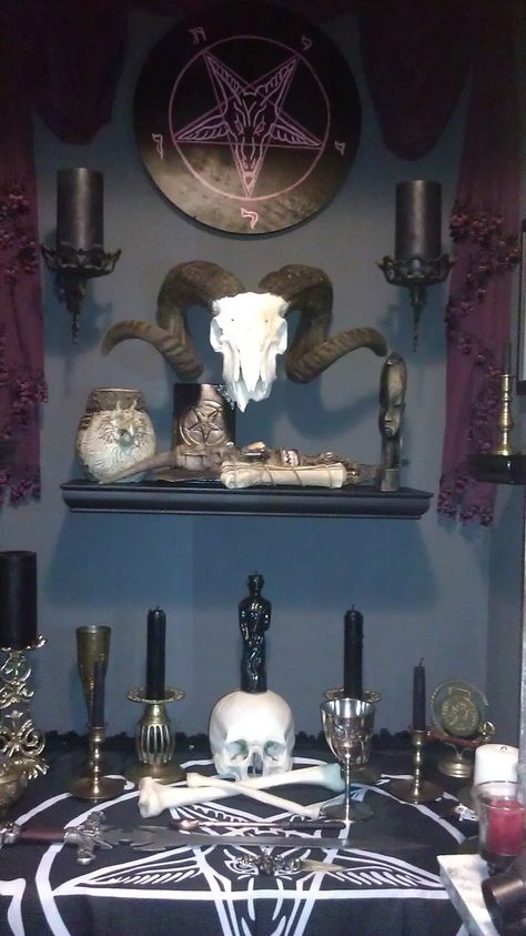 Black Magick, Arte 8 Bits, Goth Home, Goth Home Decor, Goth Decor, Occult Art, Arte Obscura, Witch Aesthetic, Gothic House