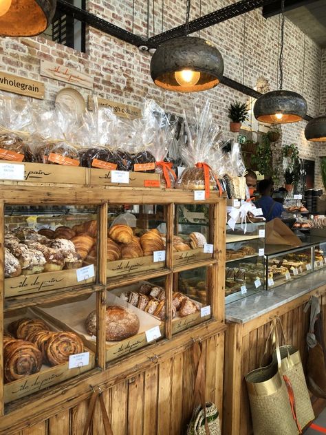 Rustic Bakery Design, Owning Your Own Bakery, Vintage Bakery Interior, Rustic Bakery Exterior, Rustic Bakery Interior, Bread Shop Interior, Mini Bakery Shop Design, Old Bakery, Country Bakery Aesthetic