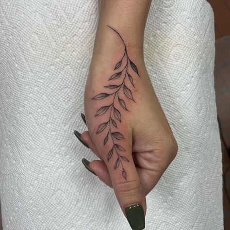 Outer Thumb Tattoos, Side Of Thumb Tattoo, Ivy Finger Tattoo, Word Tattoo Hand, Vine Hand Tattoo, Thumb Tattoo, Thumb Tattoos, Tattoo 2024, Vine Tattoos