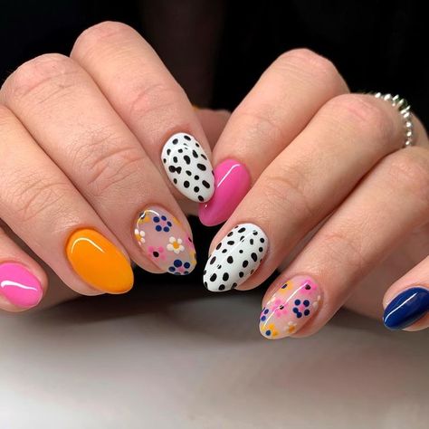 Bold Gel Nail Designs, Bright Trendy Nails, Bold Spring Nails, Fun Gel Nail Designs, Floral Nail Designs Spring, Simple Short Spring Nails, Colorful Fun Nails, Fun Nail Art Ideas, Bright Gel Nail Designs