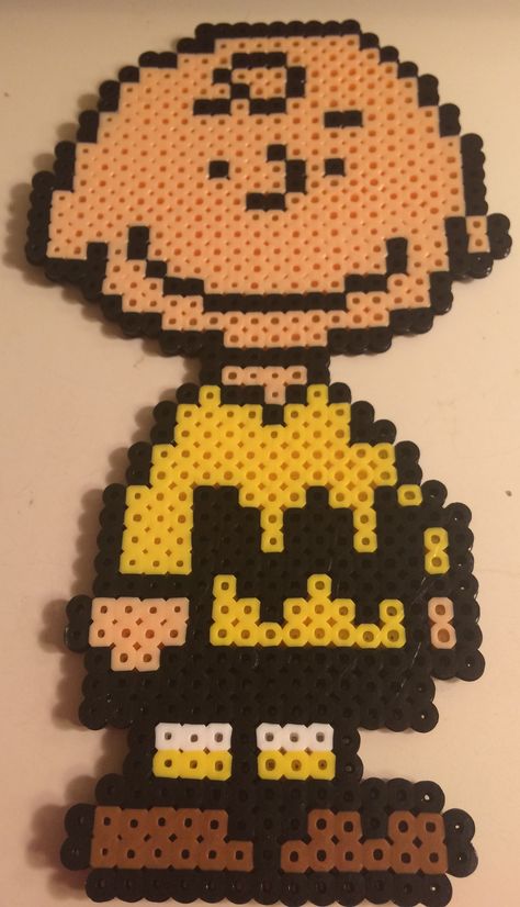 Perler bead charlie brown Charlie Brown Perler Bead Patterns, Charlie Brown Perler Beads, Snoopy Perler Beads, Beaded Snoopy, Melty Bead Designs, Melt Beads Patterns, Crochet Rag Rug, Hamma Beads Ideas, Easy Perler Bead Patterns