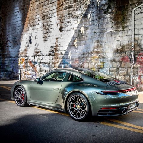 Porsche Green, Porsche Panamera Green, Racing Green Porsche, Vintage Green Porsche, Old Green Porsche, Gt R, Car Silhouette, Porsche Taycan, Porsche Sports Car