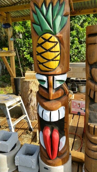 Tiki Pole, Tiki Bars Diy, Totem Tiki, Outdoor Tiki Bar, Tiki Faces, Tiki Man, Palm Frond Art, Tiki Head, Key West Style