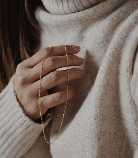 Necklace Shoot, Jewellery Fashion Shoot, Winter Board, Jewellery Photography Inspiration, Double Bracelet, Creative Jewelry Photography, Jewellery Photography, Jewelry Photography Styling, Fancy Jewelry Necklace