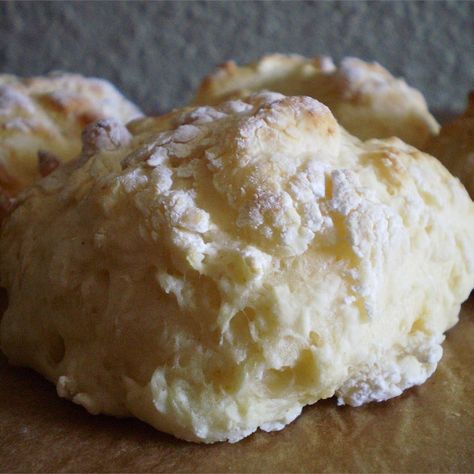 Leftover Sour Cream, Recipes Using Sour Cream, Recipes Biscuits, Sour Cream Uses, Sour Cream Desserts, Sour Cream Biscuits, Compound Butters, Cottagecore Recipes, Yummy Noodles