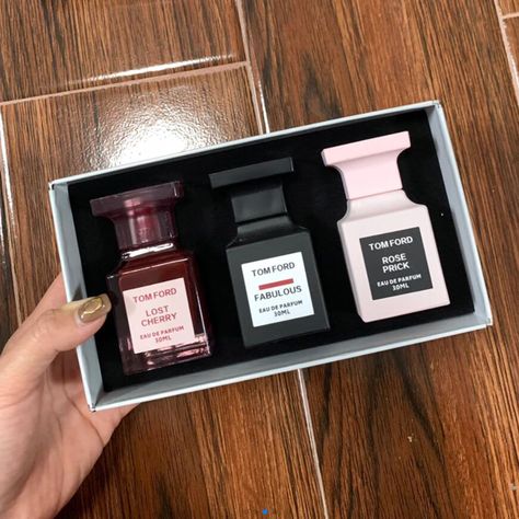 Tom Ford Perfume Set, Tom Ford Fragrance Collection, Best Tom Ford Perfume For Women, Perfume Business, Mini Perfumes, Tom Ford Fragrance, Tom Ford Perfume, Song Jia, Hama Beads Design