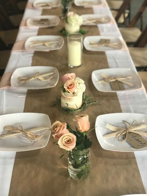 Outdoor Brunch Table Setting, Kraft Paper Table Runner, Wedding Table Deco, Rehearsal Dinner Ideas, Engagement Brunch, Matric Farewell, Dinner Centerpieces, Cake Centerpieces, Graduation Dinner