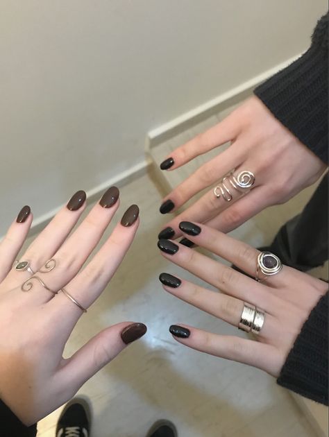 Fancy Brown Aesthetic, Woman Rings Aesthetic, Academia Nails Aesthetic, Dark Academia Nails Aesthetic, Brown And Black Nails, Dark Academia Nails, Long Natural Nails, Band Nails, Black Nail Polish