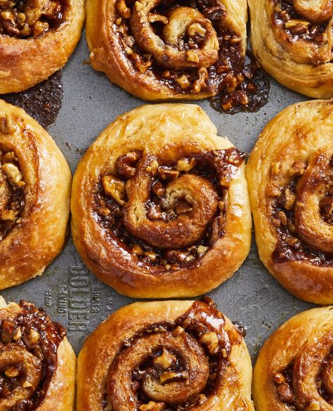 Thanksgiving Pastries, Danish Dough Recipe, Hot Cross Buns Recipe Easy, Morning Buns, Cross Buns Recipe, Morning Bun, Rolls Homemade, Sticky Buns Recipes, Baked Sweets