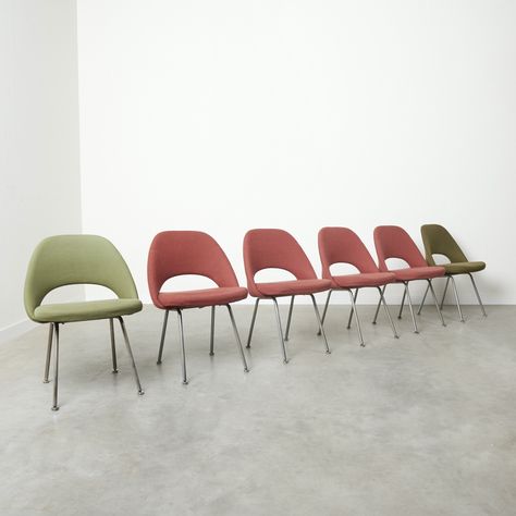 Listed on VNTG.com: 6 Dining chairs by Eero Saarinen, late 1950s | #vntg #vintage Eero Saarinen Chair, Saarinen Chair, Tulip Chair, Eero Saarinen, Conference Chairs, Executive Chair, Armchair Vintage, Vintage Design, Vintage Designs