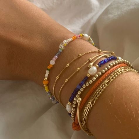 Beaded Necklace Stack, Bracelet Stack Simple, Summer Bracelet Stack, Belly Conklin, Preppy Jewelry, The Summer I Turned Pretty, Wrist Jewelry, Gelang Manik, Jewelry Accessories Ideas