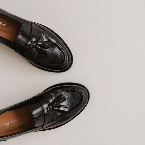 Loafers Women Outfit, Low Loafers, Loafers With Tassels, Ultimate Capsule Wardrobe, Heel Loafers, Unique Models, Leather Loafers Women, Black Leather Loafers, Black Loafers