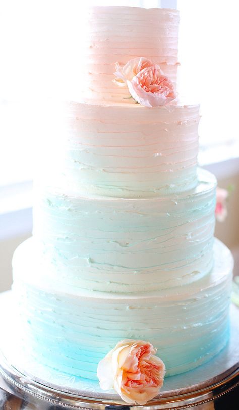 BOLO DEGRADE Cotton Candy Wedding Cake, Wedding Cake Ombre, Christening Ideas, Candy Birthday, Ombre Wedding, Beach Wedding Cake, Ombre Cake, Buttercream Wedding Cake, Wedding Cakes Blue