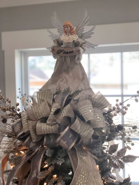 How to get a professional-looking Christmas tree by DIY – featuring Kerri McNabb – Bloom Co. Christmas Trees With Angel Toppers, Christmas Tree With Angel Topper, Angel Tree Topper Ideas, Diy Christmas Angel Tree Topper, Christmas Tree Toppers Ideas Diy, Diy Tree Topper, Diy Angels, Christmas Tree Angel, Tree Angel