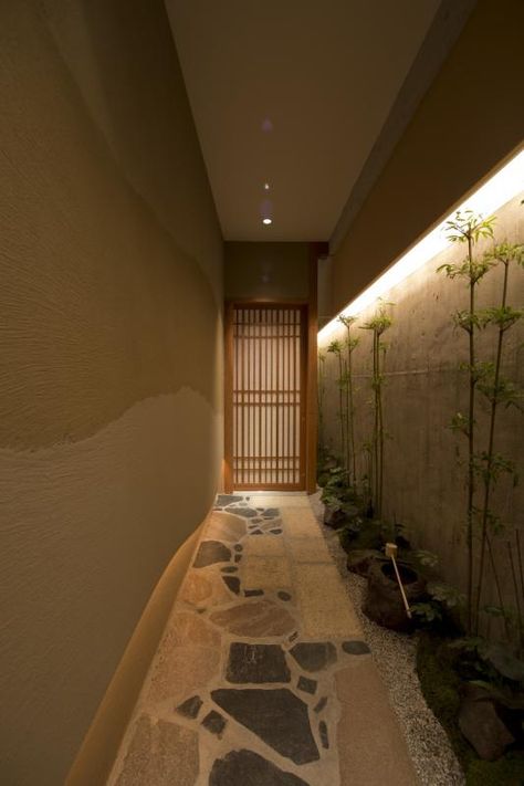 Dream House Modern, Japanese Restaurant Interior, Japanese Spa, Japanese Restaurant Design, Modern Entrance Door, Stone Road, Japanese Style House, Modern Entrance, Japanese Interior Design