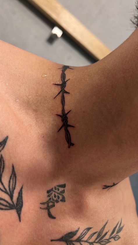 Barbwire Back Tattoo, Barbwire Neck Tattoo, 1996 Chest Tattoo, Barbed Wire Neck Tattoo, Barbwire Tattoo For Men, Paradox Tattoo Ideas, Angry Tattoos, Waist Tattoos Men, Barb Wire Tattoo