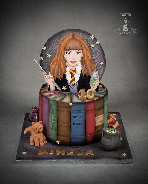 Hermione Granger Cake, Hermione Birthday, Harry Potter Book Cake, Harry Potter Birthday Cake Ideas, Harry Potter Themed Birthday, Gateau Harry Potter, Witch Cake, Harry Potter Birthday Cake, Cumpleaños Harry Potter