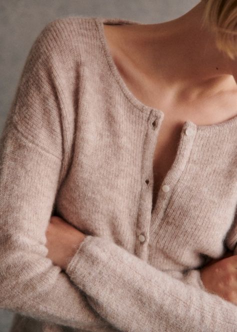 Gaspard Cardigan - Light Beige - Super kid mohair - Sézane Sezane Cardigan Gaspard, Sezane Cardigan, Sezane Gaspard, Gaspard Cardigan, Chic Dressing, 2024 Outfits, Dressing Style, Cardigan Black, Pastel Yellow