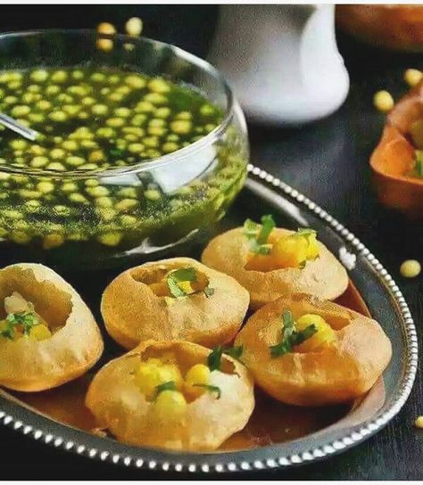 Indian Food Party, Gol Gappe, Indian Fast Food, Pani Puri, Desi Food, Food Snapchat, Best Recipes, Travel Food, Seafood Recipes