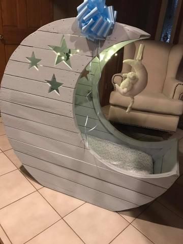 Baby Craddle, Moon Cradle, Cozy Teen Bedroom, Moon Crib, Cradle Decoration, Baby Crib Diy, Wooden Cradle, Teen Bedroom Designs, Baby Changing Tables