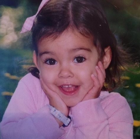 Madison beer is so pretty when she was young and now Madison Beer Outfits, Beer Pictures, Girl God, Beer Outfit, Cute Love Memes, Wife And Kids, Childhood Photos, Tv Girls, Madison Beer