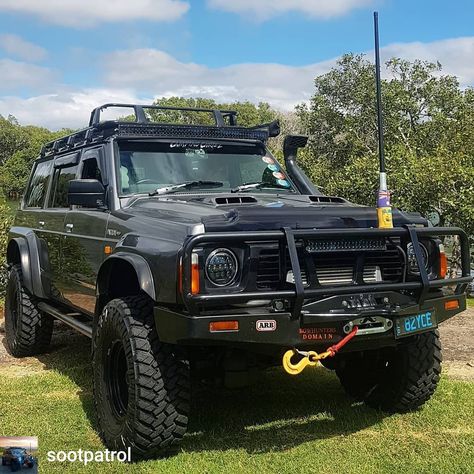 Regrann from @sootpatrol - Sunday...Just Trollin' #lockersbeforelightbars #nissan #patrol #gq #gqpatrol #y60 #td42t #soot #beach… Best 4x4 Cars, Gq Patrol, Camping 4x4, Nissan Patrol Y61, Jeep Xj Mods, Nissan 4x4, Pickup Truck Accessories, Nissan Terrano, Nissan Trucks