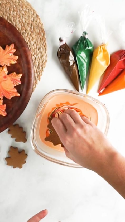 Decorated Leaf Cookies, Leaf Cookies Decorated, Leaf Sugar Cookies, Leaf Cookies Royal Icing, Fall Leaves Cookies, Fall Sugar Cookies Royal Icing, Fall Cookie Decorating, Fall Leaves Sugar Cookies, Fall Decorated Sugar Cookies