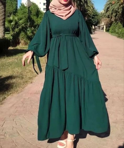 Muslim Fashion Dress Modern, Islamic Fashion Dresses, Moslem Fashion, Long Frock Designs, Blouse Casual Fashion, Modest Fashion Hijab, Stylish Short Dresses, Muslim Women Fashion, Fashion Top Outfits