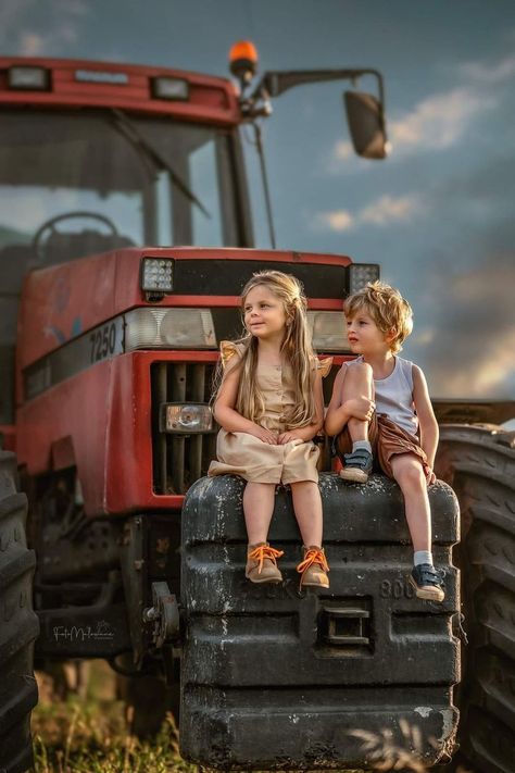 Farm Photoshoot Ideas Kids, Construction Photoshoot, Farm Life Photography, Farm Photoshoot, Farm Animals Pictures, Western Photoshoot, Tractor Photos, Child Of The Universe, Farm Lifestyle