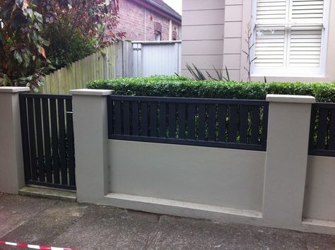 Gate Design Ideas, Fence Wall Design, Compound Wall Design, Modern Gate, Modern Fence Design, House Fence Design, Privacy Fence Designs, Front Fence, Concrete Fence