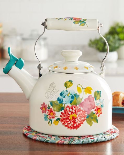 25 Best The Pioneer Woman Products at Walmart - Favorite The Pioneer Woman Items Pioneer Woman Kitchenware, Pioneer Woman Dishes, Farm Homes, Pioneer Woman Kitchen Decor, Blooming Bouquet, Pioneer Woman Kitchen, Bunny Napkins, Whistling Tea Kettle, Tea Kettles