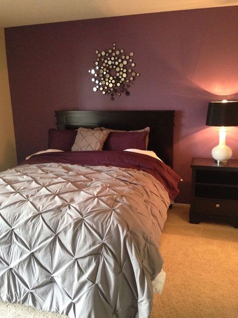 purple and black bedroom Maroon Bedroom, Burgundy Bedroom Ideas, Burgundy Bedroom, Bedroom Purple, Purple Living Room, Silver Bedroom, Purple Bedrooms, Purple Bedroom, Bedroom Decor For Couples