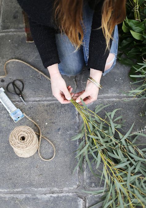 Diy Wedding Greenery, Diy Wedding Garland, Diy Greenery, Wedding Table Garland, Table Garland, Garland Diy, Eucalyptus Garland, Floral Arrangements Diy, Greenery Garland