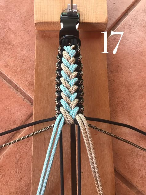 Little Sister | Swiss Paracord GmbH Swiss Paracord Tutorials, Paracord Weaves, Bubble Dog, Leather Bracelet Tutorial, Paracord Patterns, Diy Dog Crate, Paracord Bracelet Patterns, Paracord Bracelet Tutorial, Paracord Braids