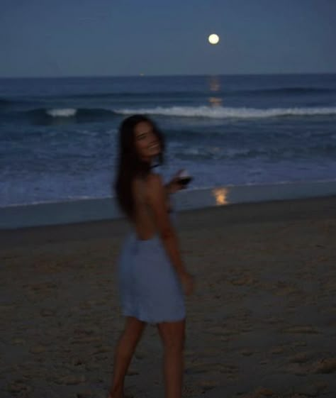 Ocean At Night, Beach At Night, Shotting Photo, Photo Grid, Foto Poses, Beach Poses, Instagram Photo Inspiration, Beach Photoshoot, Summer Dream