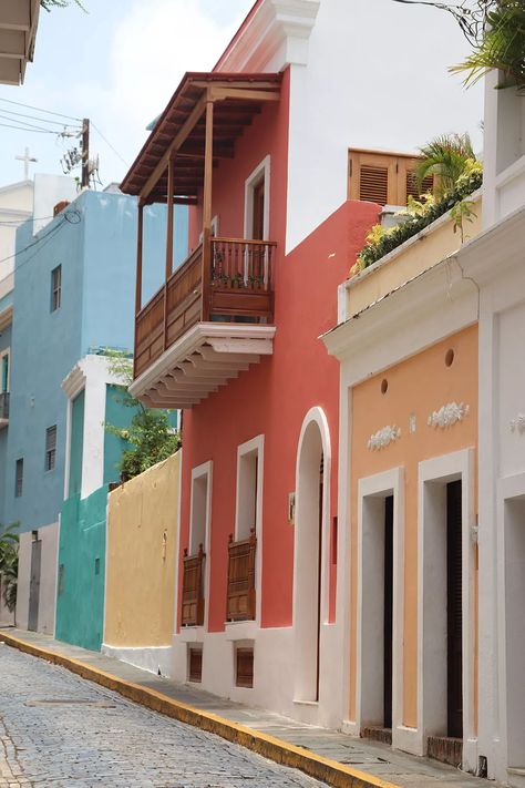 Puerto Rico’s Colorful Old San Juan – Things to Do & Travel Guide ★ I Travel for the Stars - Travel Blog House Colour, Pintura Exterior, Old San Juan, Casas Coloniales, Porto Rico, Charming House, Santa Rita, San Juan Puerto Rico, Facade Design