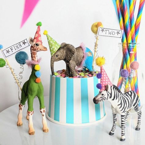 Plastic Animal Crafts, Animal Cake Toppers, Animal Circus, Circus Cake, Diy Jar, Dinosaur Birthday Cakes, Wild One Birthday Party, Candy Cart, Flamingo Birthday