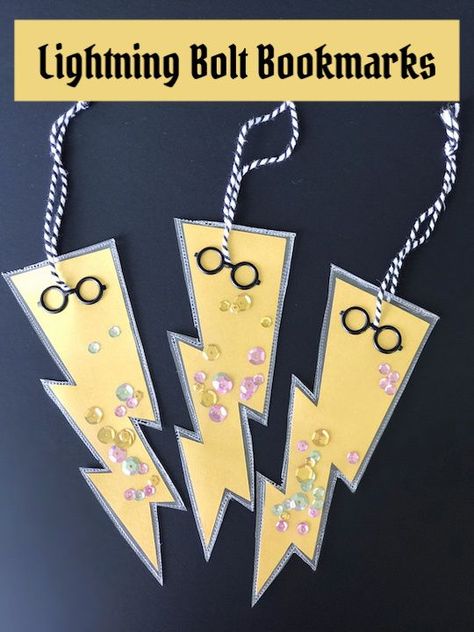 Harry Potter Easy Crafts, Harry Potter Crafts For Kids Easy, Easy Harry Potter Crafts, Harry Potter Yoga, Harry Potter Diy Crafts, Disney Bookmarks, Harry Potter Activities, Harry Potter Bookmark, Harry Potter Day