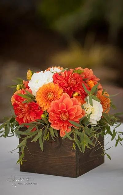 August Centerpieces, Orange Centerpieces, Pink Table Settings, Wood Box Centerpiece, Blue Centerpieces, Orange Wedding Flowers, Fall Flower Arrangements, Spring Centerpiece, Flowers Orange