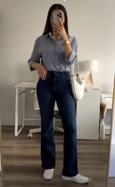 Friday Work Outfit Jeans, Celebrity Casual Outfits, Best Winter Outfits, Stylish Work Attire, Jeans Outfit Casual, Skirt And Sneakers, Casual Day Outfits, Elegante Casual, Stylish Work Outfits