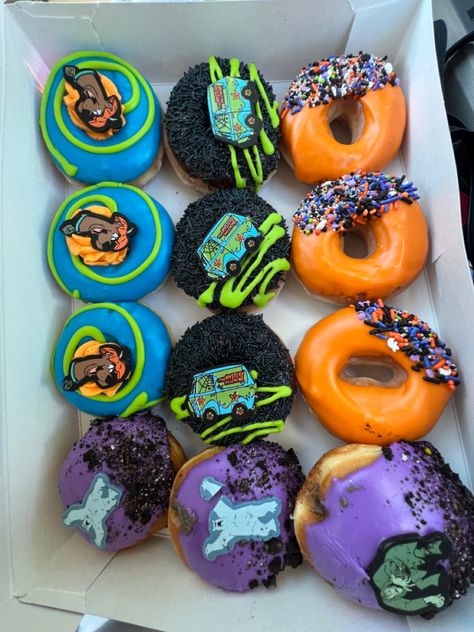 #scoobydoo #donuts #krispykremedonut #aesthetic #halloween #foodie Krispy Kreme Halloween, Crazy Donuts Ideas, Vintage Halloween Recipes, Voodoo Donuts, Halloween Themed Snacks, Cheer Flyer, Fall Szn, Halloween Sleepover, Dark Vader