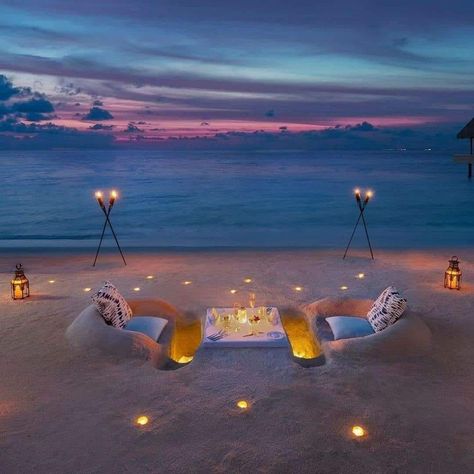 So inviting! Romantic Beach Picnic, Kashmir Tour, Dream Dates, Beach At Night, Beach Date, Beach Wedding Inspiration, New Year's Eve Celebrations, Romantic Beach, Waldorf Astoria