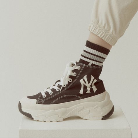 Ateez MLB Chunky High New York Yankees wooyoung Shoes Black 32SHU1111-50L Brand MLB Unisex Shipping from South Korea 100% Authentic Please read Lara's review before purchasing Yankees Shoes, Mode Swag, Dr Shoes, Fashion Leaders, High Shoes, Swag Shoes, Light Blue Jeans, Pretty Shoes, Dream Shoes