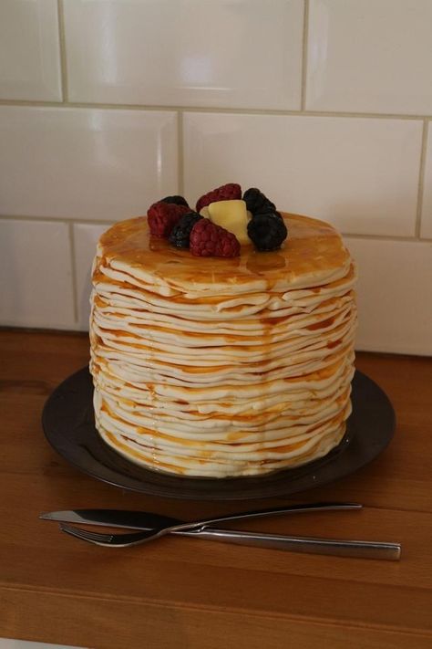 Stack of pancake cake (based on Yolanda Gampp’s tutorial) but with raspberries and blackberries made of fondant Yolanda Gampp, Sculpted Cake, Pancake Cake, Pancake Stack, Cake Art, Blackberry, Fondant, Pancakes, Cake Decorating