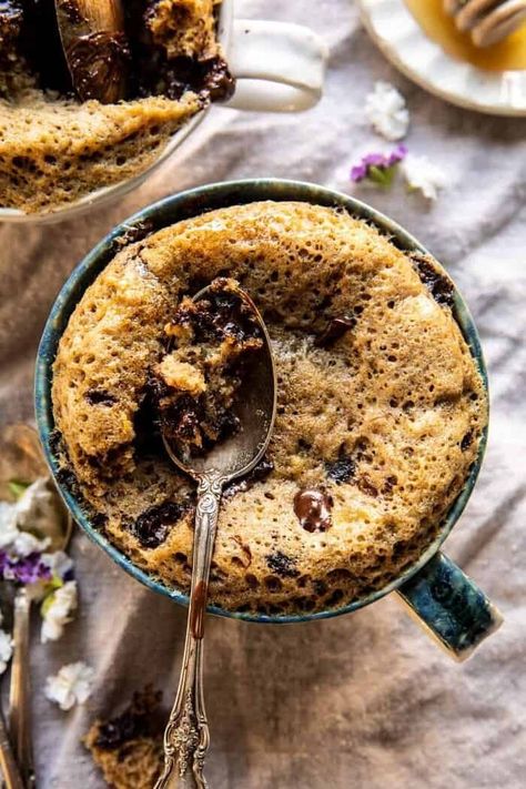 Cake Half Baked Harvest, Banana Bread Mug, Roti Pisang, Banana Mug Cake, Banana Bread Cake, Half Baked Harvest Recipes, Banana Dessert Recipes, Cake Mug, Molten Chocolate