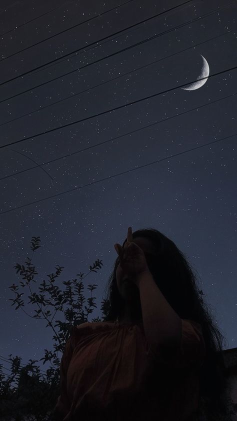 #night #aesthetic #dark #darkness #alone #sad #darkaesthetic #darknight #girl Girl In Hoodie Aesthetic Dark, Dark Aesthetic Pictures Insta, Photo Profil Insta Original, Night Aesthetic Dark, Night Sky Drawing, Sky Drawing, Dark Tumblr, Girl In Rain, New Nature Wallpaper