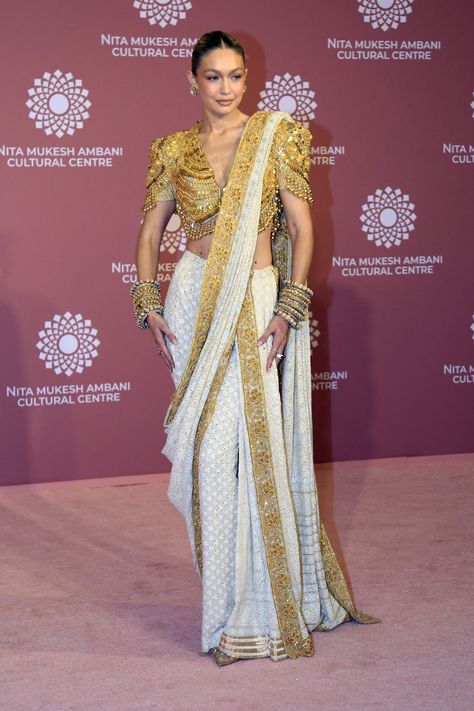 Gigi Hadid Indian Dress, Gigi Hadid Saree, Nmacc India In Fashion, Gigi Hadid Red Carpet, Saree Styling, Carpet Outfits, Gigi Hadid Outfits, Indian Sari Dress, Gigi Hadid Style