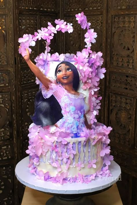 Pastel temático de la película Encanto con el personaje de Isabela Madrigal Decor Ideas Birthday, Encanto Cake, Isabella Madrigal, Paw Patrol Birthday Theme, Encanto Birthday Party, Belle Cake, Isabela Madrigal, Encanto Party, Cakes Decor