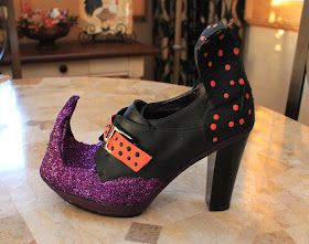 Witch Shoes Diy, Diy Witch Shoes To Wear, Witches Shoes Diy, Witches Shoes Decorations, How To Make Witch Legs And Shoes, Witches Boots Pattern, Diy Witch Legs And Shoes, Witch Plates, Halloween Ghost Decorations