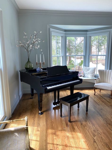 Electric Piano In Living Room, Grand Piano Room Design, Piano In House, Small Piano Room, Piano In Living Room, Living Room Plans, Piano Room Design, Grand Piano Living Room, Grand Piano Room